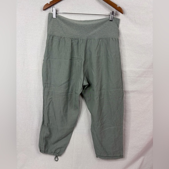 Lululemon Post Power Crop
Earl Grey / Heathered Earl Grey
Size 8 adjustable rise - Picture 2 of 4